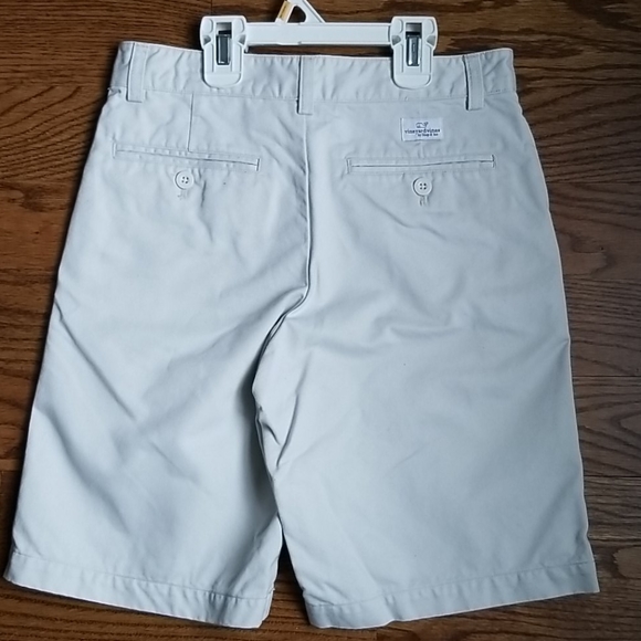 Boys 14, vineyard Vines Boys shorts khaki - Picture 2 of 4